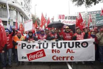 Los trabajadores de Coca-Cola se manifiestan en Madrid contra el expediente de regulación de empleo (ERE) anunciado por la empresa. EFE/Archivo