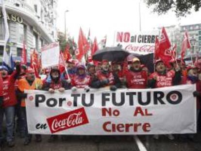 Los trabajadores de Coca-Cola se manifiestan en Madrid contra el expediente de regulación de empleo (ERE) anunciado por la empresa. EFE/Archivo