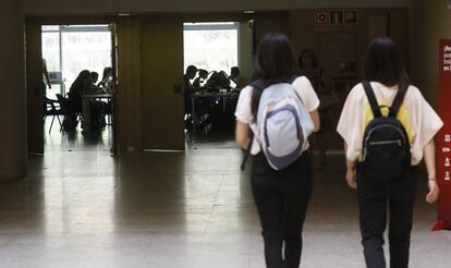 Estudiantes en la Universidad Complutense de Madrid.