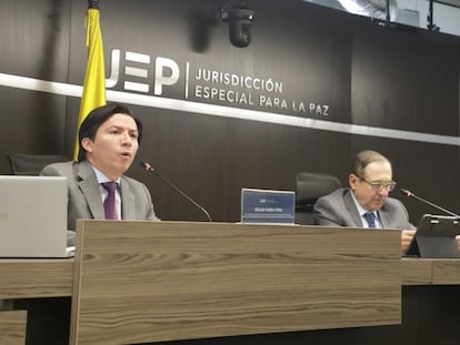 Óscar Parra, Eduardo Cifuentes y Belkis Izquierdo, magistrados de la Jurisdicción Especial para la Paz (JEP), en Bogotá, el 25 de julio de 2022.