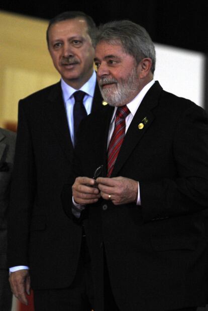 El primer ministro turco, Tayyip Erdogan, y el presidente brasileño, Lula da Silva, ayer en Madrid.