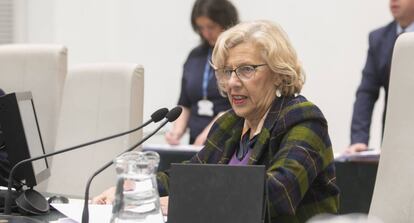 La alcaldesa de Madrid Manuela Carmena en el pleno municipal.