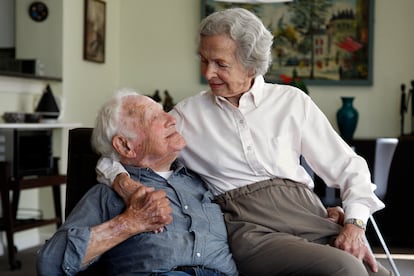 Morrie Markoff, 99, y su esposa Betty, 97, 2013