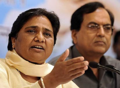 Mayawati, líder del Partido Bahujan Samaj y figura emergente de la política india, en una rueda de prensa.