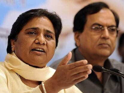 Mayawati, líder del Partido Bahujan Samaj y figura emergente de la política india, en una rueda de prensa.