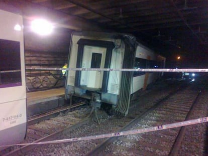 El último vagón quedó separado del otro coche por unos cinco metros