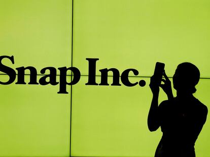 El logo de Snap en una pantalla de la Bolsa de Nueva York cuando la compañía salió a cotizar, en 2017.