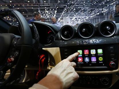 Prototipo de CarPlay de Apple en el Salón del Automóvil de Ginebra.