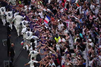 Athletes from the French delegation greet the public.