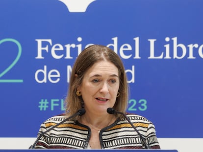 La consejera de Cultura, Turismo y Deporte, Marta Rivera de la Cruz, interviene durante la presentación de la 82ª Feria del Libro de Madrid