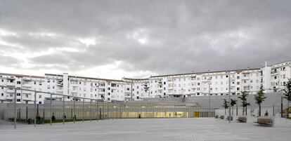 Escuela de Pamplona de los arquitectos Carlos Pereda y Óscar Pérez.