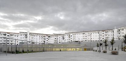 Escuela de Pamplona de los arquitectos Carlos Pereda y &Oacute;scar P&eacute;rez.
 