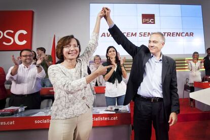 Pere Navarro beat Montserrat Tura (left) with  73% of the votes. 