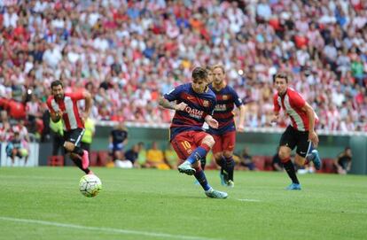 Messi pica un penal en el partit contra l'Athletic.