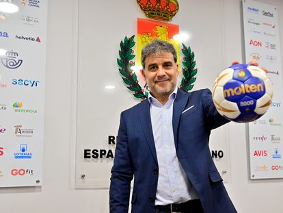 Ambros Martín, este martes tras ser presentado como nuevo seleccionador femenino de balonmano.