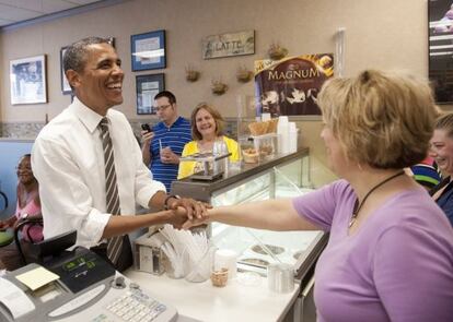 Obama visita una heladería en Iowa, el 10 de julio.