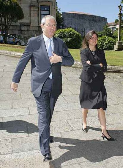 Emilio Pérez Touriño y María José Caride, ayer, antes de presentar las directrices.