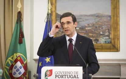 Portugal&#039;s Prime Minister Pedro Passos Coelho addresses the nation from his official residence at S&atilde;o Bento palace in Lisbon.