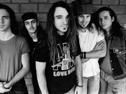 Pearl Jam en 1992. A la izquierda, Eddie Vedder, el líder del grupo.