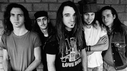 Pearl Jam em 1992. À esquerda, Eddie Vedder, o líder do grupo.