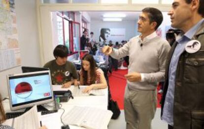 López, en la inauguración de la oficina de voluntarios en Rekalde.