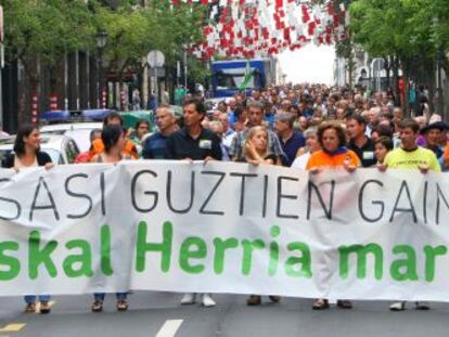 La marcha convocada por la izquierda 'abertzale' a su paso por el centro de Bilbao.