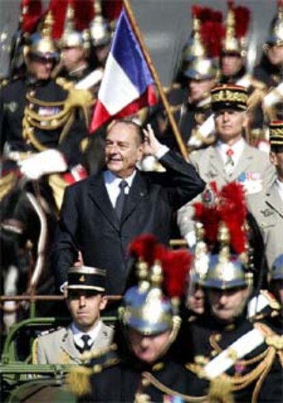 Chirac, durante la celebración ayer de la fiesta nacional francesa.