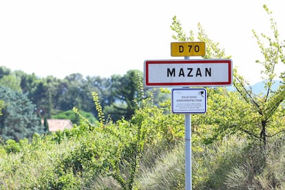 Entrada de Mazan, el pueblo donde se cometieron las violaciones.