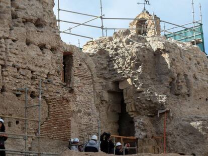 Restos de la muralla descubierta en Granada.