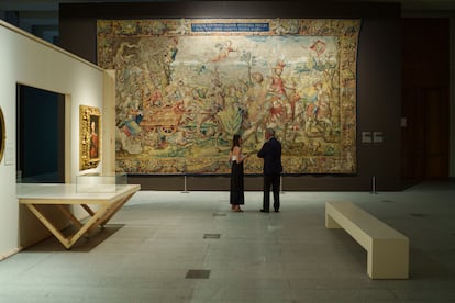 Algunas piezas de la exposición 'Iconografía del mal. Los tapices de los pecados capitales', en la Galería de las Colecciones Reales de Madrid.