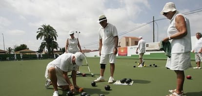 British citizens play bowls in San Fulgencio, Alicante.