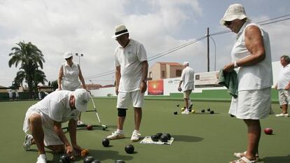 British citizens play bowls in San Fulgencio, Alicante.