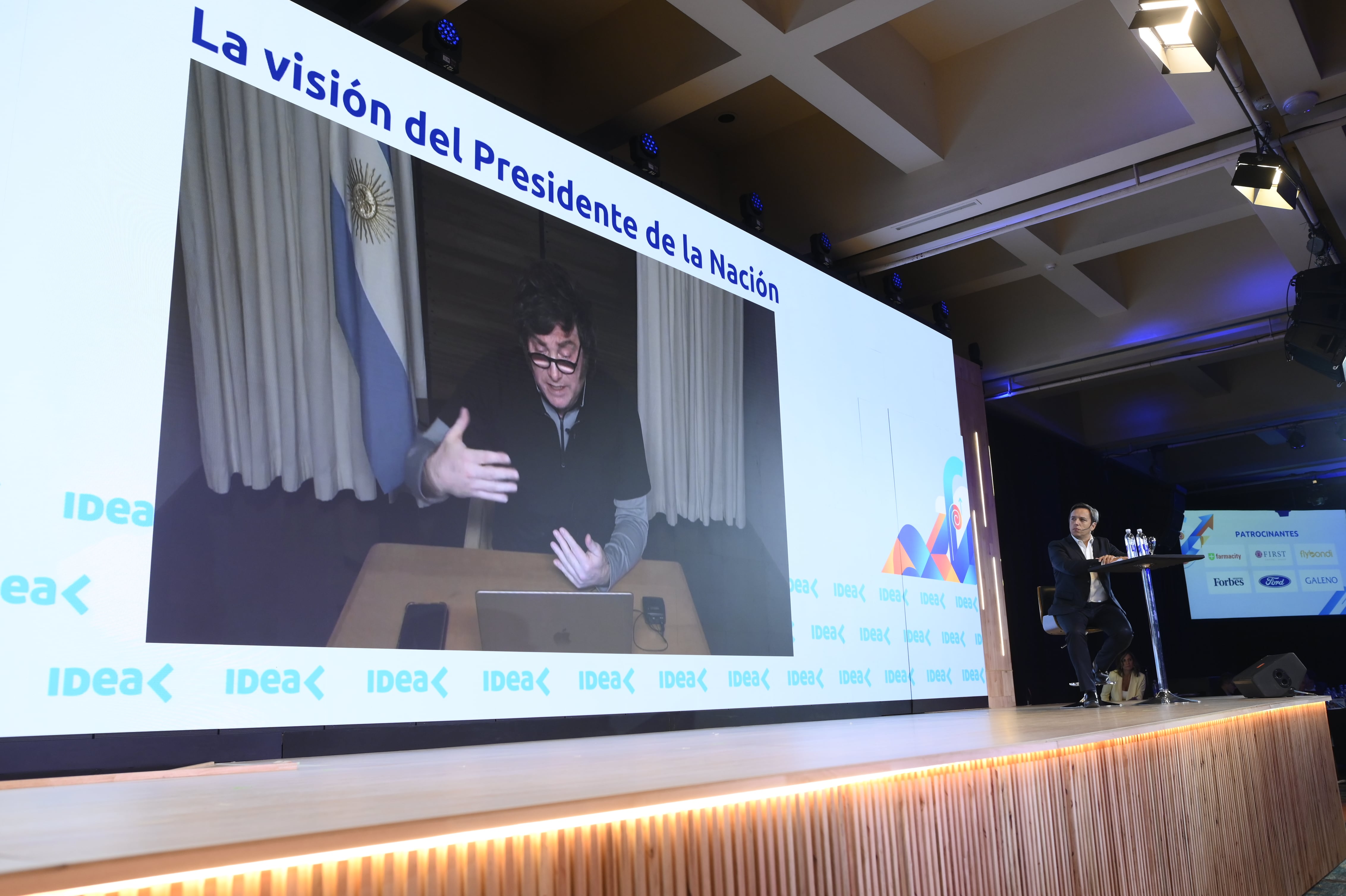 Milei pide “paciencia” a los grandes empresarios de Argentina y promete más reformas si es reelecto