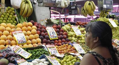 Puesto de fruta en el Mercado Maravillas de Madrid