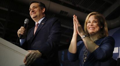Ted Cruz, con su esposa, tras ganar en Iowa.