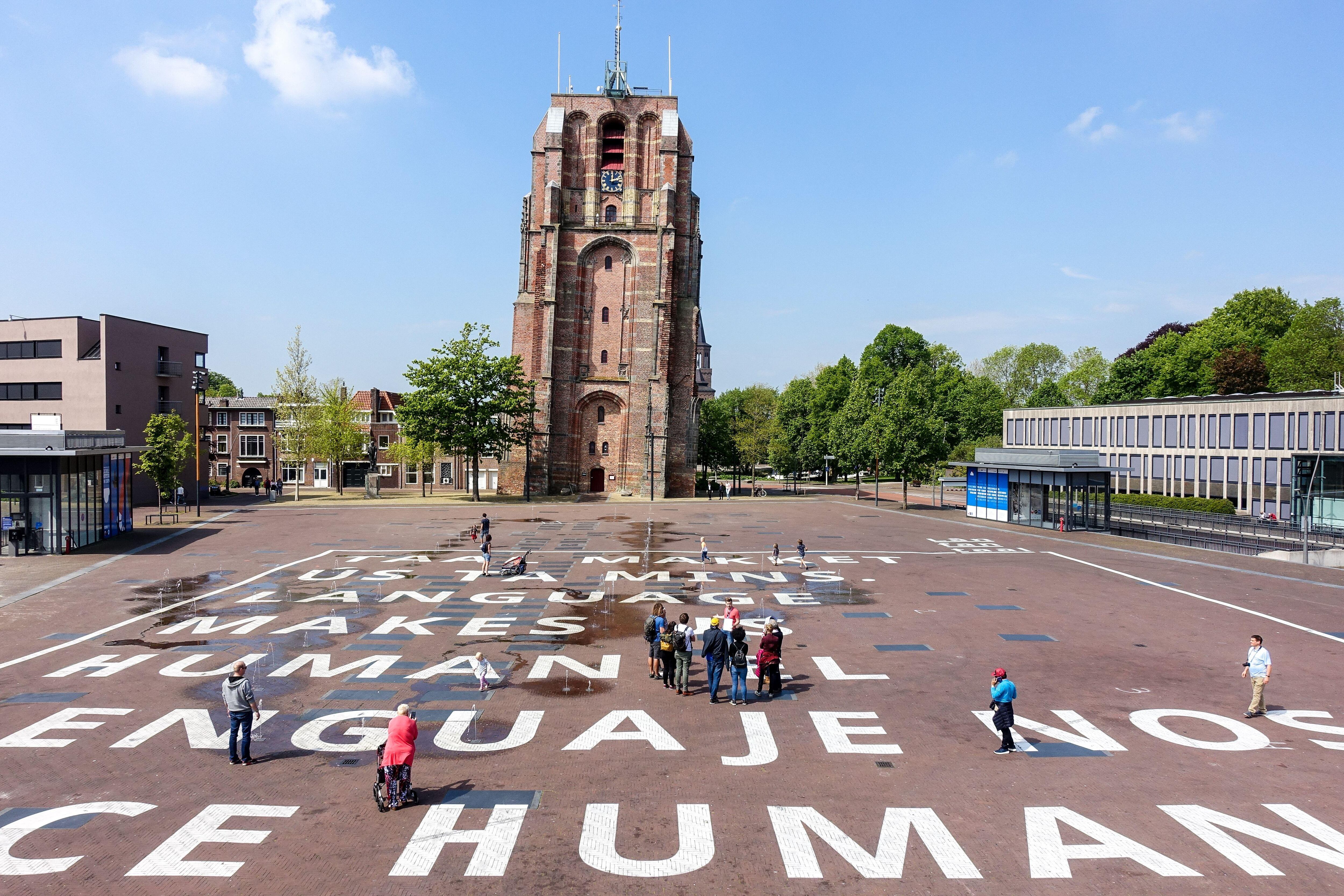 La torre torcida Oldehove, en la ciudad de Leeuwarden.