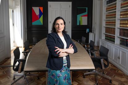 Carmen Pérez Andújar en su despacho, Maio Legal.
