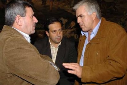 Lorenzo Ramos (UPA), Pedro Barato (Asaja) y Miguel Lpez Sierra (Coag), antes de la reunin en Agricultura.