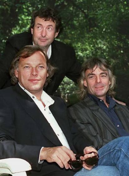 Foto de archivo de 1988 con los miembros de Pink Floyd: David Gilmour (izquierda), Nick Mason (centro) y Richar Wright (derecha).