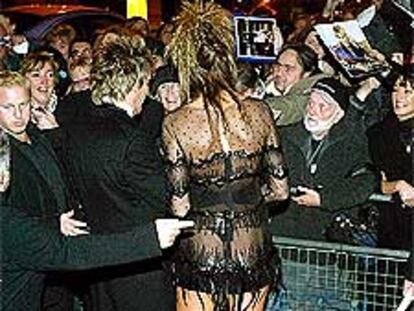 Rod Stewart con su novia