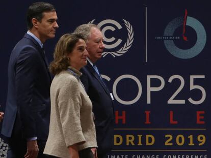 El presidente del Gobierno en funciones, Pedro Sánchez, acompañado de la ministra de Transición Ecológica en funciones, Teresa Ribera, visita las instalaciones que acogerán la próxima Cumbre del Clima COP25, en Madrid
 