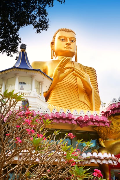 El buda de oro en el museo de Dambulla.