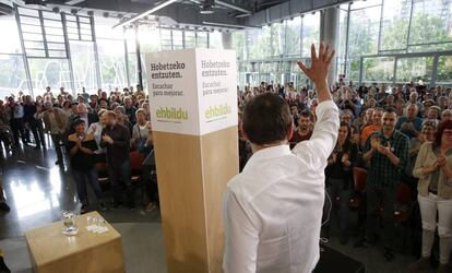 Arnaldo Otegi en su primer acto como candidato a lehendakari, en el Palacio Euskalduna de Bilbao