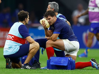 Antoine Dupont, tras el golpe que recibió en el partido entre Francia y Namibia.