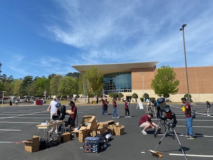 Preparations to follow the eclipse at the Jack Stephens Center of the University of Arkansas at Little Rock. 