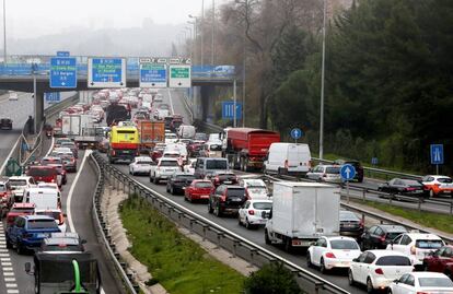 Tráfico en la M-30 en sentido norte durante la mañana de este miércoles.