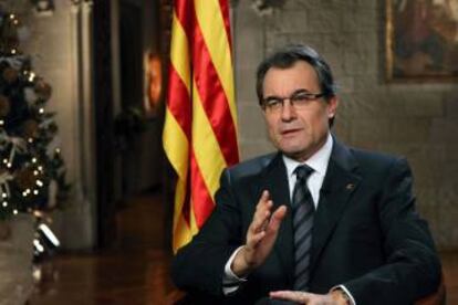 Més convencional va ser el discurs d'Artur Mas, en un despatx.