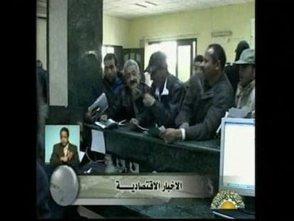 Gadafi intenta comprar a sus ciudadanos