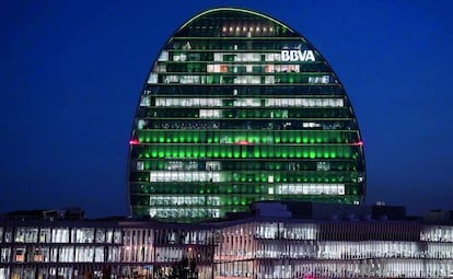 El edificio La Vela, sede de la Ciudad BBVA en Madrid, diseñado para minimizar el consumo energético.