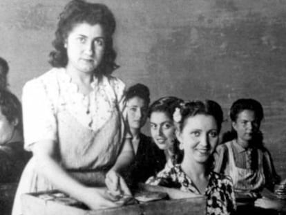 Trabajadoras de la fábrica en los años cuarenta o cincuenta.